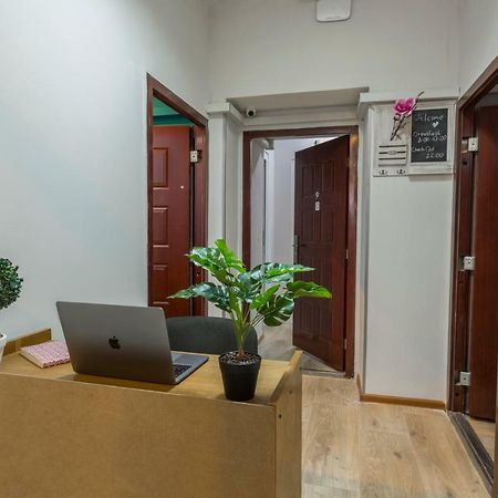 Global Hostel - Freedom Square Тбилиси Екстериор снимка